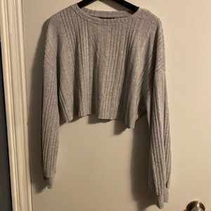 Gray crop top along Sleeve